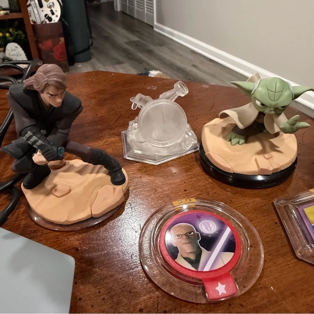Disney Infinity 3.0 Portal Base Xbox 360 Star Wars Yoda Anakin Figures